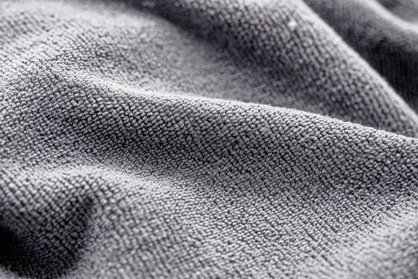 Asciugamano active dry VINGA in RPET GRS grigio - personalizzabile con logo