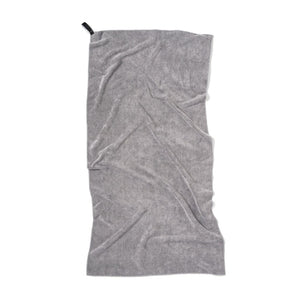Asciugamano active dry VINGA in RPET GRS grigio - personalizzabile con logo
