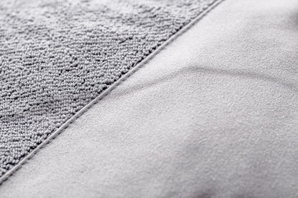 Asciugamano active dry VINGA in RPET GRS grigio - personalizzabile con logo