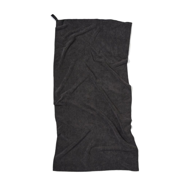 Asciugamano active dry VINGA in RPET GRS nero - personalizzabile con logo
