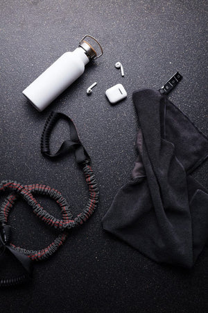 Asciugamano active dry VINGA in RPET GRS nero - personalizzabile con logo
