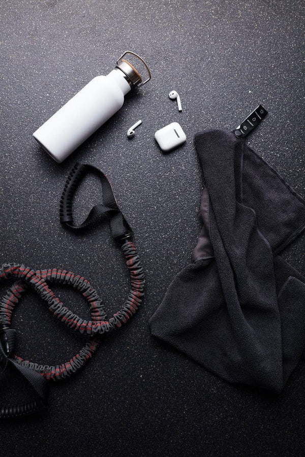 Asciugamano active dry VINGA in RPET GRS nero - personalizzabile con logo