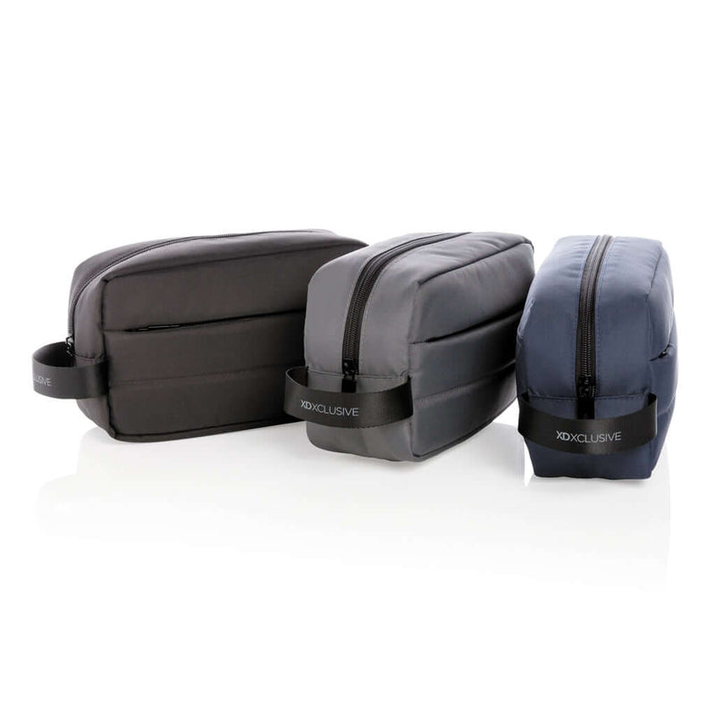 Beauty case Impact AWARE ™ RPET Colore: nero, grigio scuro, blu navy €13.32 - P820.201