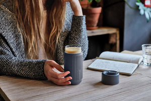 Bicchiere da viaggio Black+Blum in vetro 340ml - personalizzabile con logo