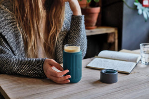 Bicchiere da viaggio Black+Blum in vetro 340ml - personalizzabile con logo