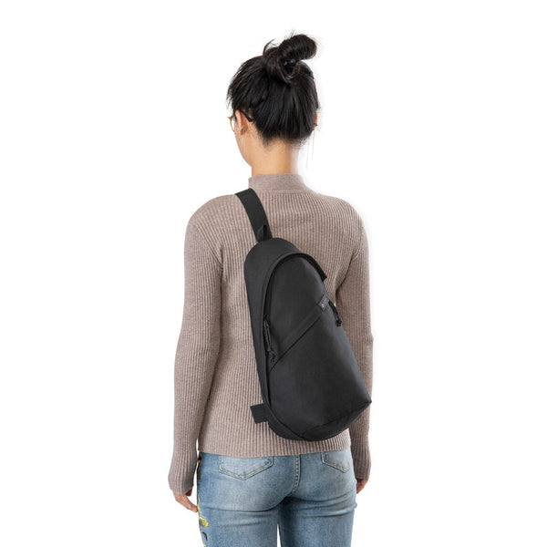 Borsa a tracolla Renew in rPET AWARE™ - personalizzabile con logo