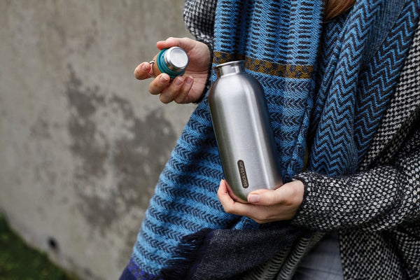 Bottiglia Black+Blum in acciaio 600ml azzurro - personalizzabile con logo