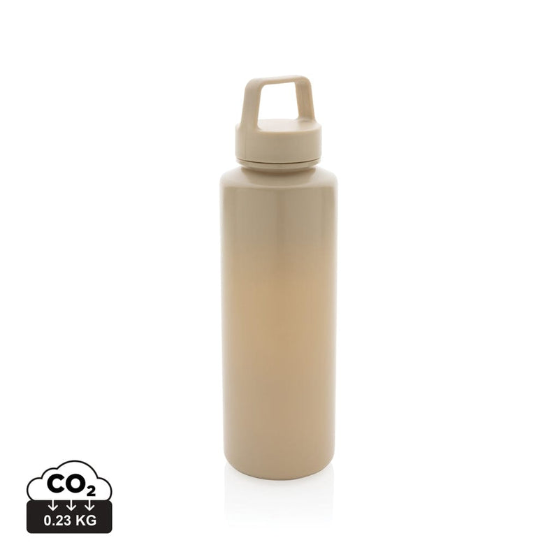 Bottiglia con manico in RPPRCS marrone - personalizzabile con logo