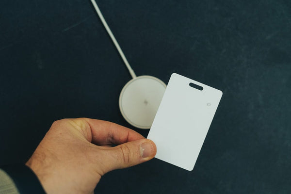 Card  ultrasottile ricaricabile Findit in rABS RCS bianco - personalizzabile con logo