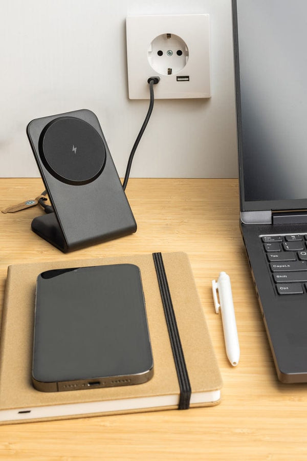Caricatore wireless magnetico VoltPerch 15W in rPlastica RCS nero - personalizzabile con logo