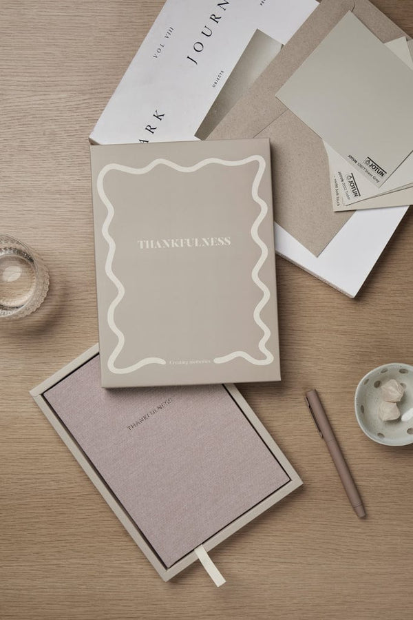 Diario VINGA Thankfulness in carta riciclata GRS beige - personalizzabile con logo