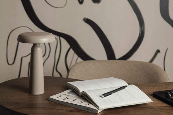 Lampada da tavolo VINGA Avery RCS - personalizzabile con logo