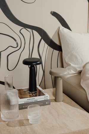 Lampada da tavolo VINGA Avery RCS - personalizzabile con logo