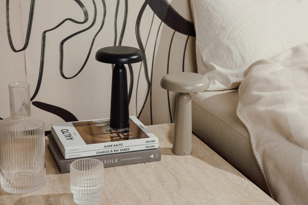 Lampada da tavolo VINGA Avery RCS - personalizzabile con logo