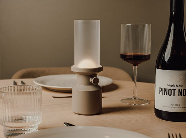 Lampada da tavolo VINGA Niori RCS - personalizzabile con logo