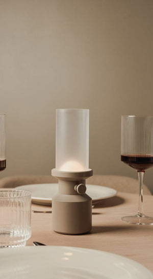 Lampada da tavolo VINGA Niori RCS - personalizzabile con logo