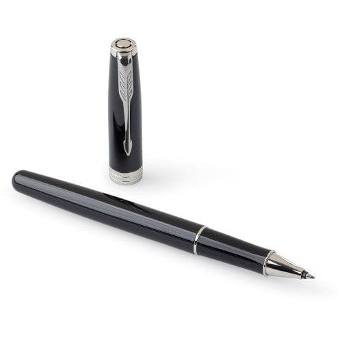 Parker, penna rollerball Sonnet in acciaio inox e ottone laccato Colore: nero, alluminio €126.85 - 9399-001999127
