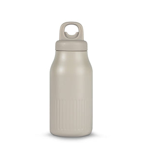 Sagaform Truls bottiglia in acciaio con pratico tappo a scatto (riciclato) 500 ml Beige - personalizzabile con logo