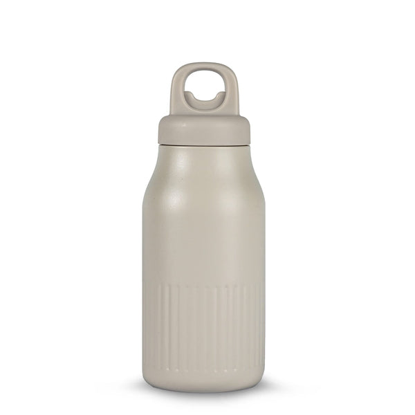Sagaform Truls bottiglia in acciaio con pratico tappo a scatto (riciclato) 500 ml Beige - personalizzabile con logo