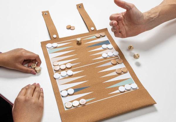 Set gioco pieghevole in sughero dama e backgammon Britton marrone - personalizzabile con logo
