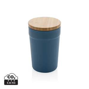 Tazza in rPP GRS con tappo in bambù blu - personalizzabile con logo