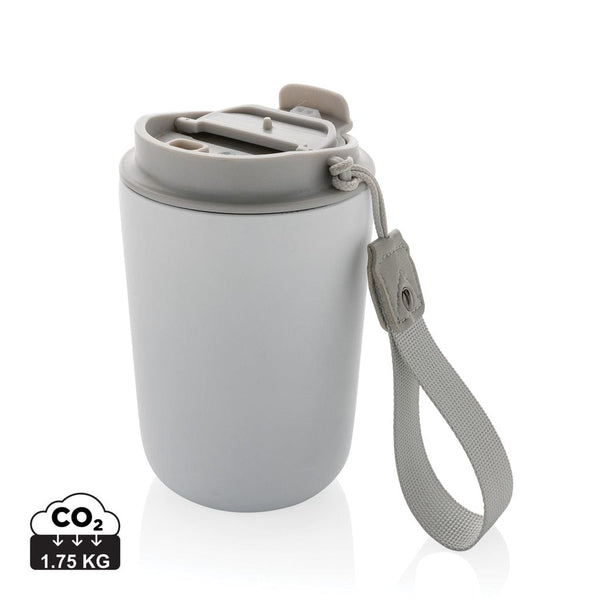 Tazza termica Cuppa in acciaio riciclato con laccio da collo bianco - personalizzabile con logo