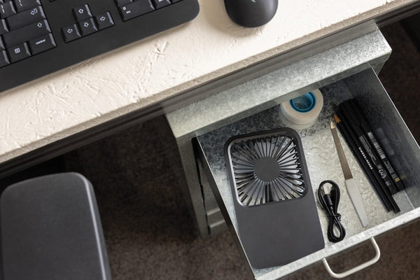 Ventilatore ricaricabile da tavolo Aervina uin rPlastica RCS - personalizzabile con logo