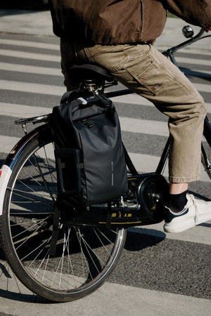 Zaino impermebile da bicicletta Urban nero - personalizzabile con logo